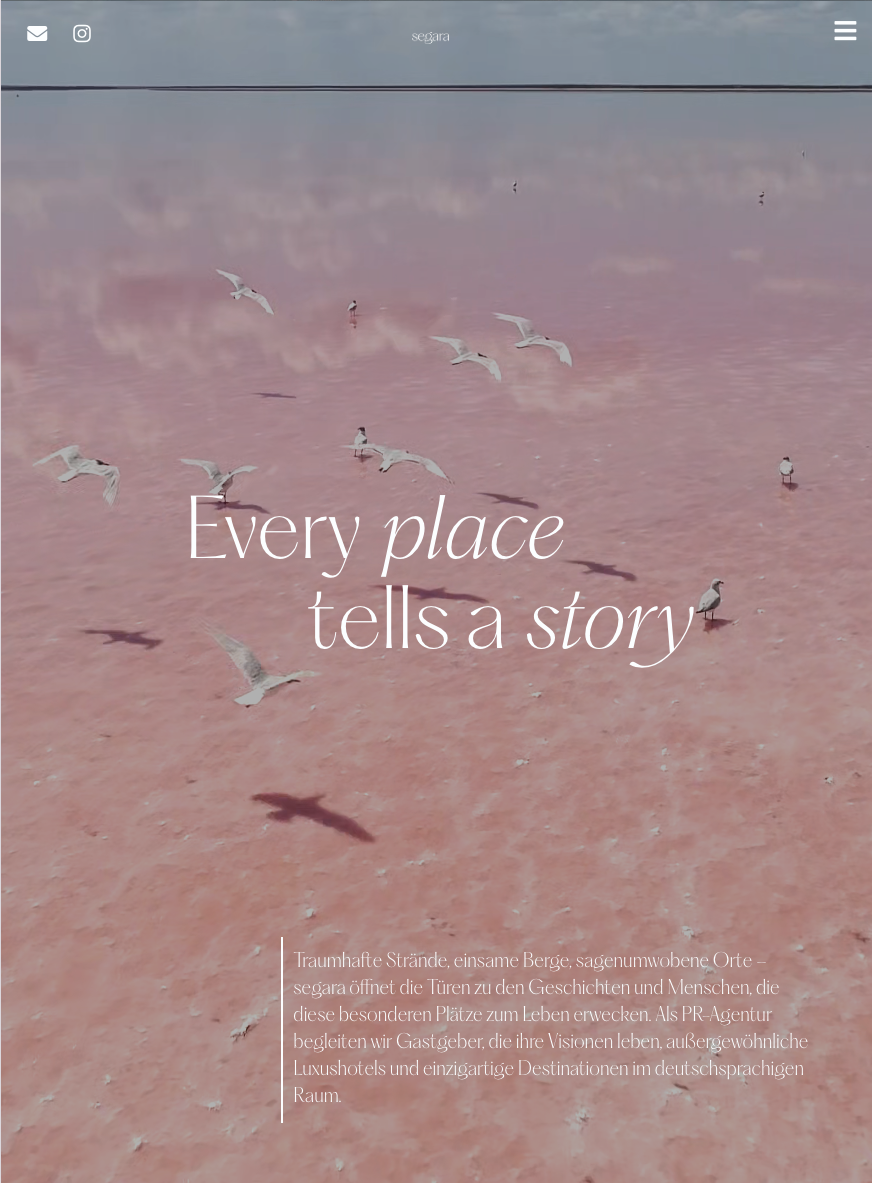 Webdesign Projekt Segara PR-Agentur – Startseite mit Möwen über rosa Salzlandschaft und Storytelling-Headline